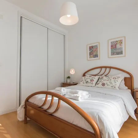 Charming In Center With Garage * Лісабон