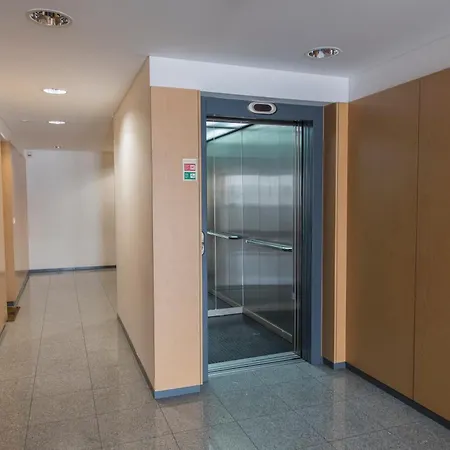 Charming In Center With Garage * Лісабон