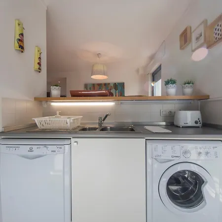 Charming In Center With Garage Лісабон