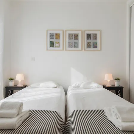 Charming In Center With Garage *