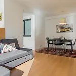 014 A - Charming In Center With Garage شقة